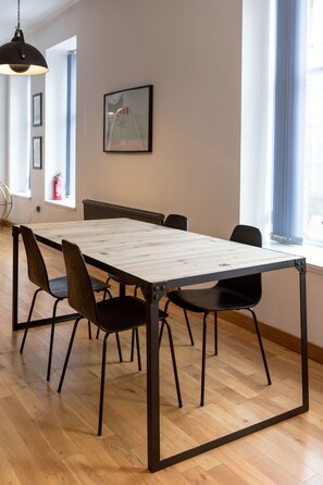 Apartment, 2 Bedrooms | In-room dining