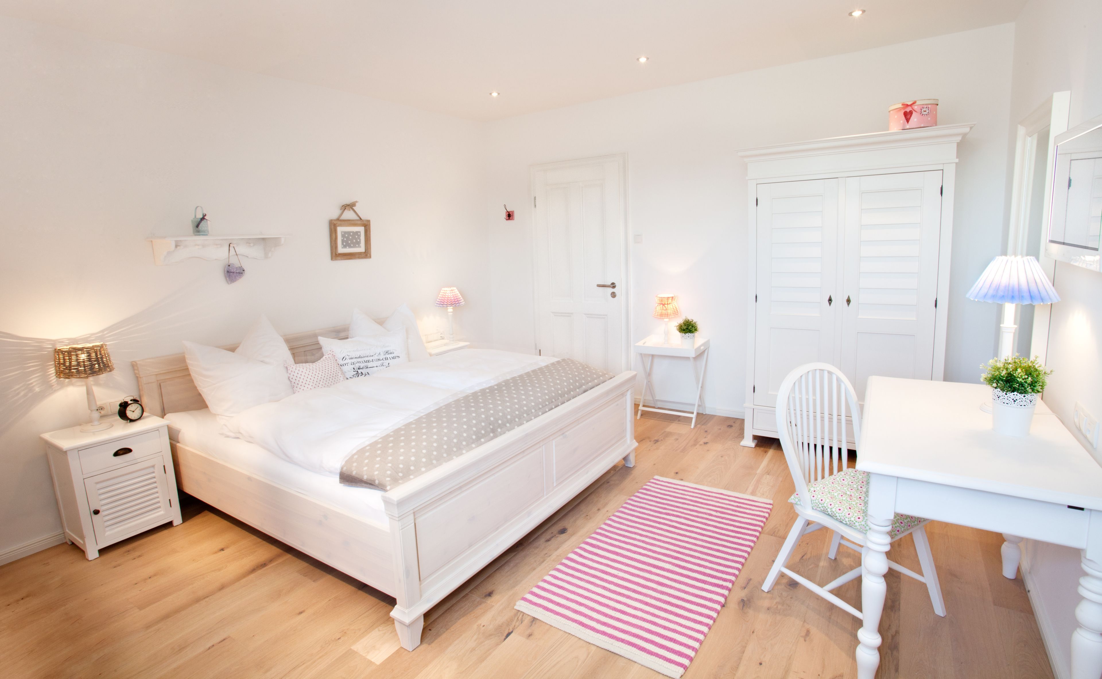 soundproofing, free wifi, bed sheets