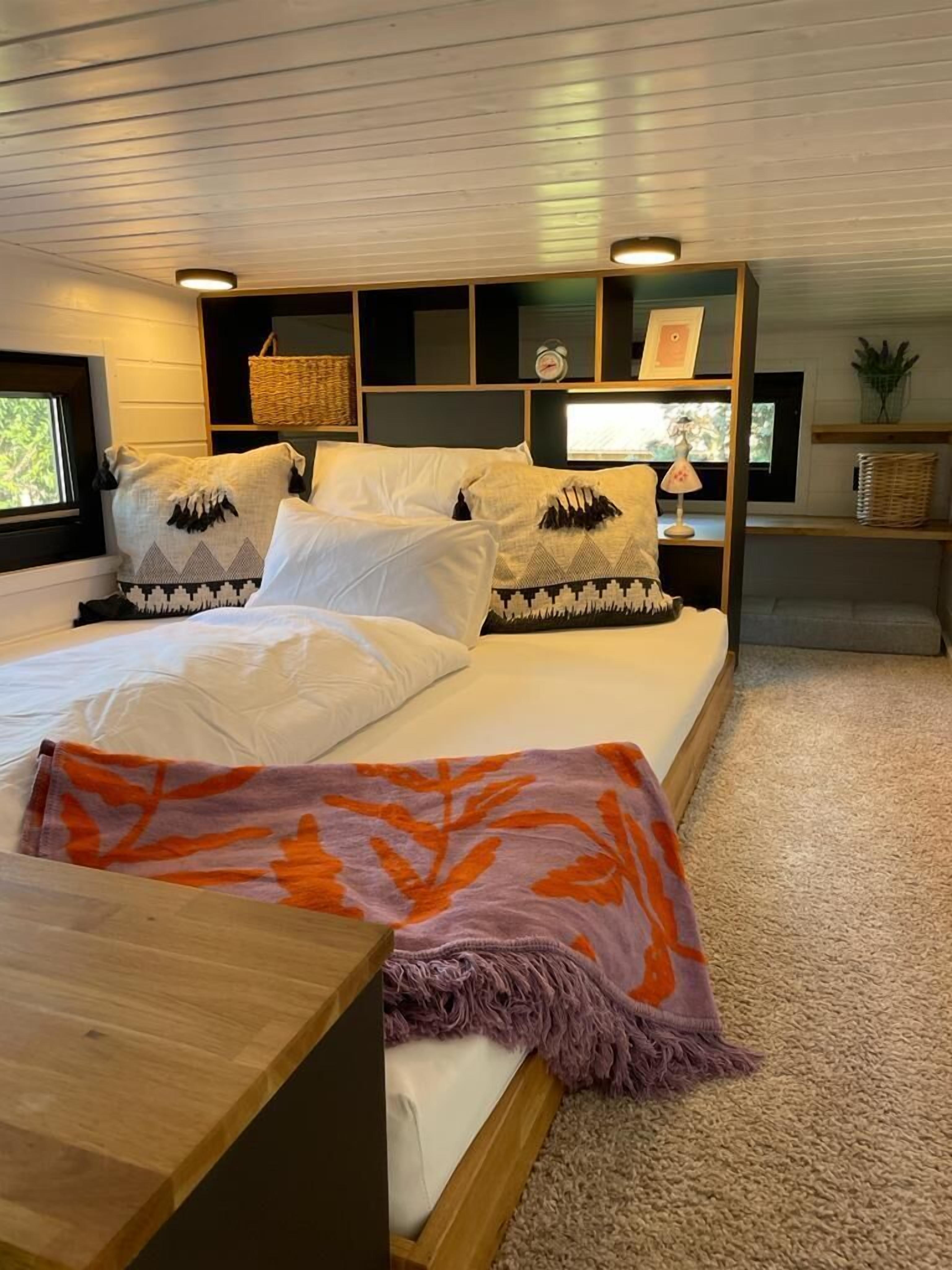 standard cabin, multiple beds | soundproofing, free wifi, bed sheets
