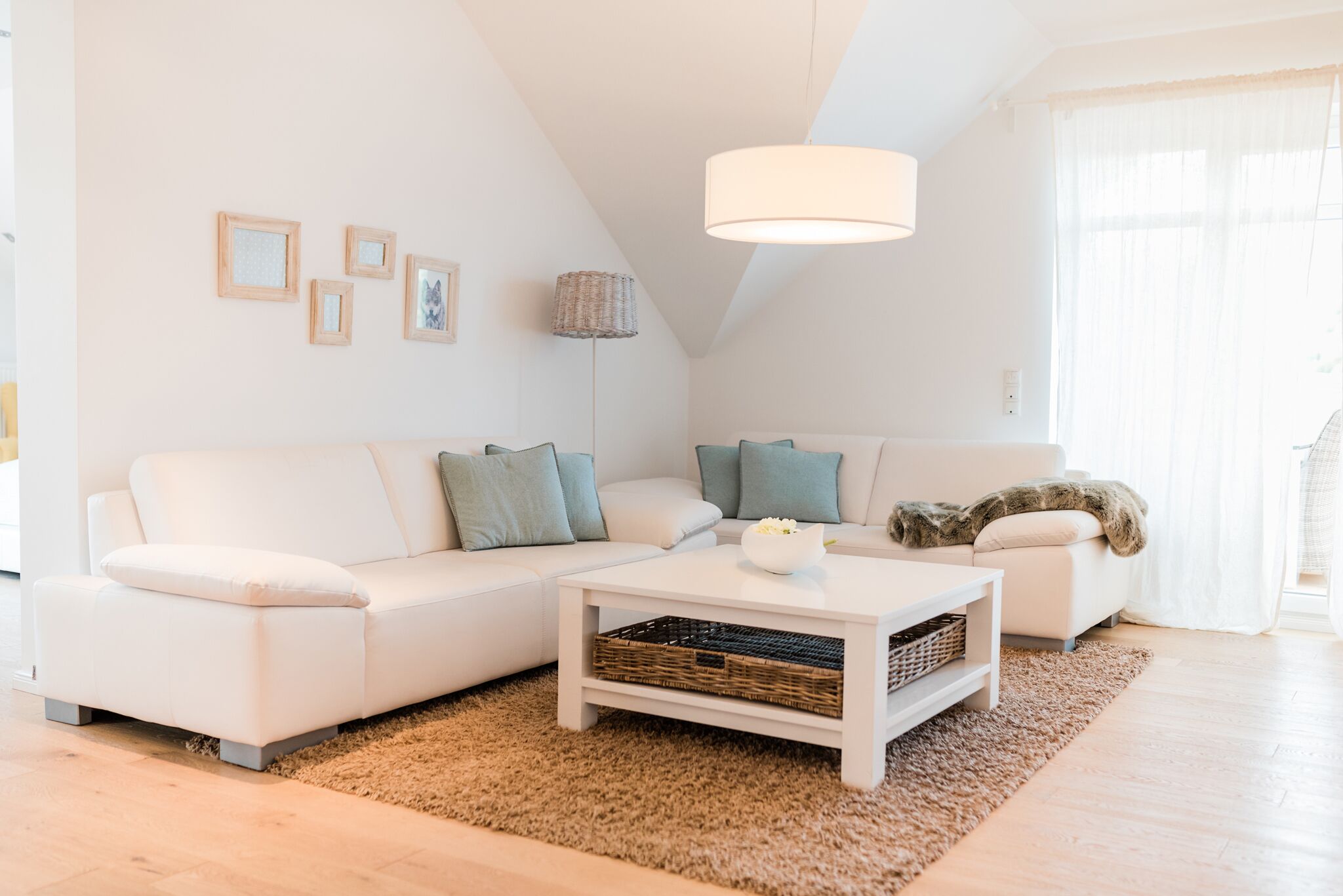 suite | living area | flat-screen tv