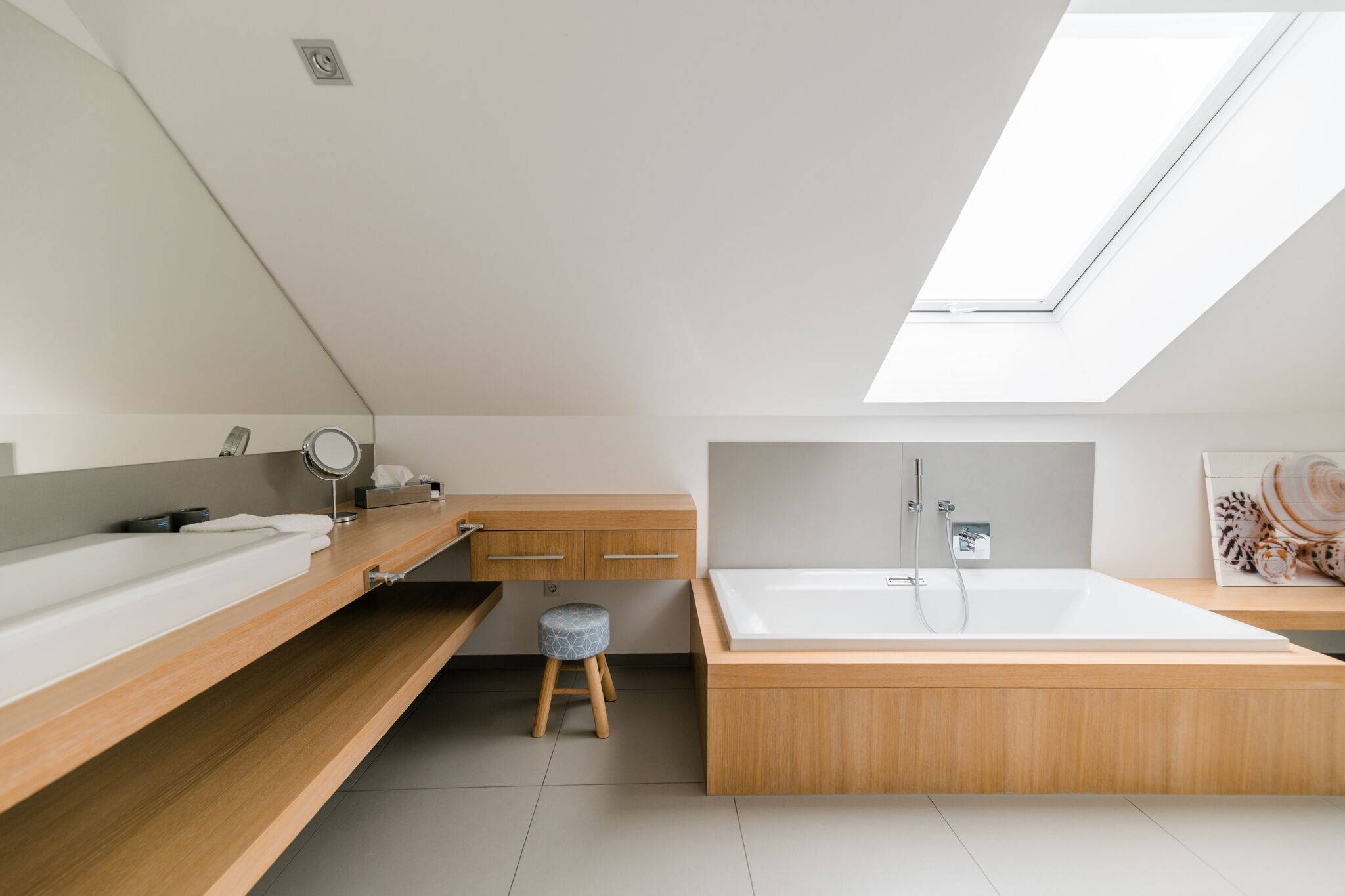 suite | bathroom | hair dryer, towels, soap, shampoo