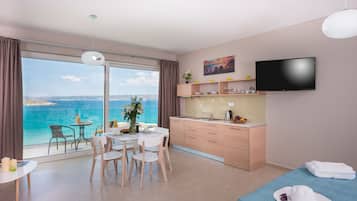 Studio Deluxe with Panoramic Sea View | 1 bedroom, in-room safe, blackout curtains, soundproofing