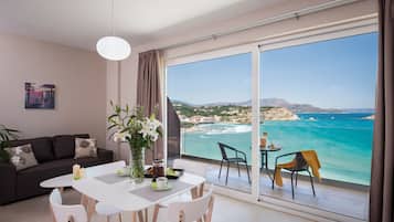 Studio Deluxe with Panoramic Sea View | Living area | Flat-screen TV