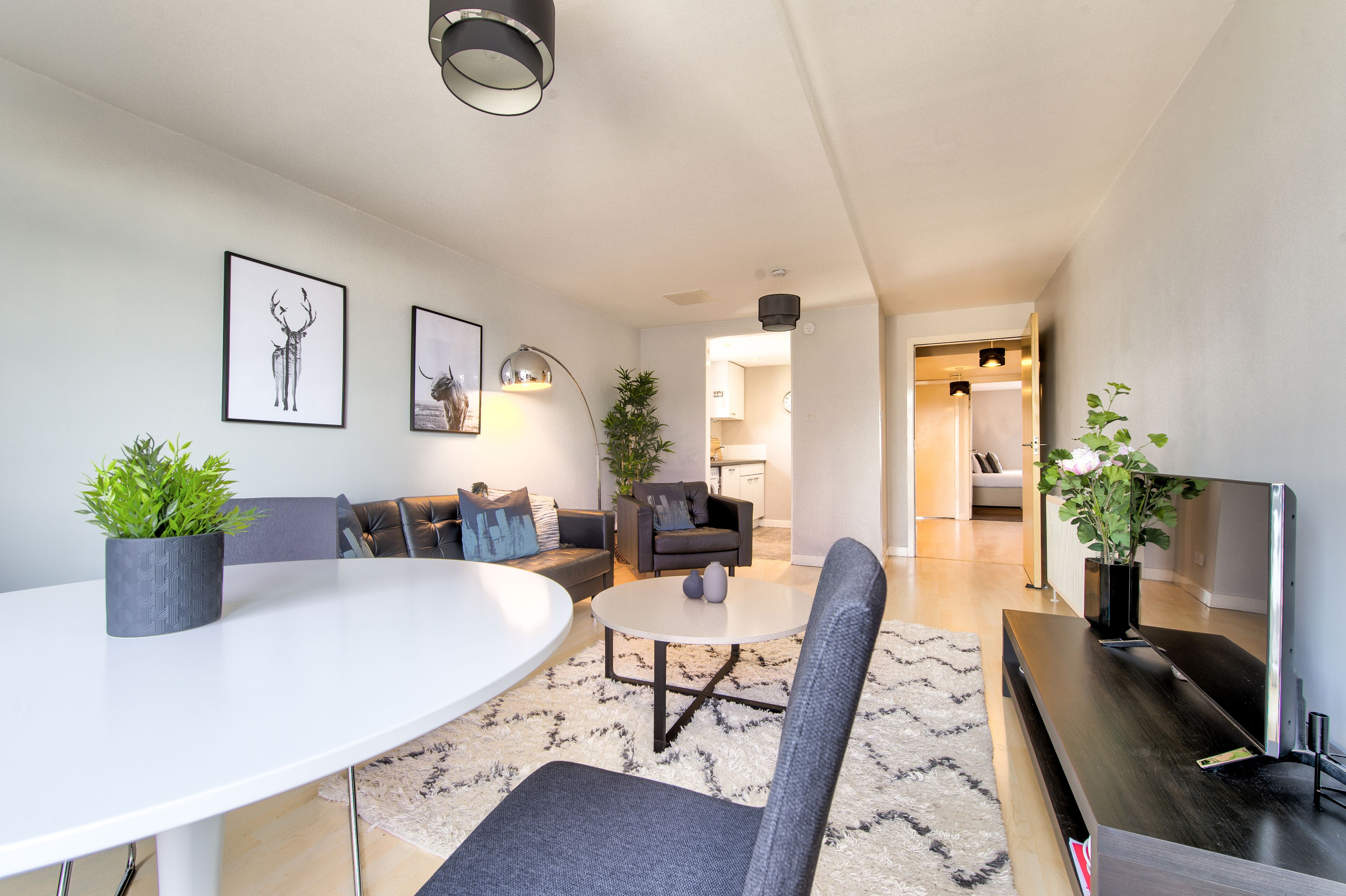 Deluxe Apartment, 2 Bedrooms, City View | In-room dining