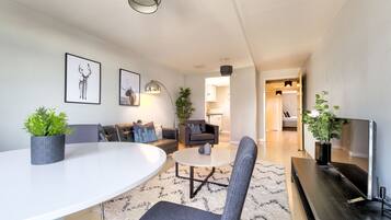 Deluxe Apartment, 2 Bedrooms, City View | In-room dining