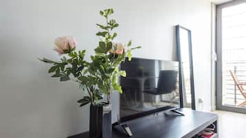 Apartamento luxo, 2 quartos, vista para a cidade | Comodidades do quarto