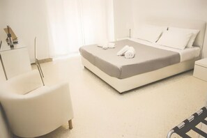 In-room safe, individually decorated, individually furnished, desk - Palermo Central B&B (Palermo)