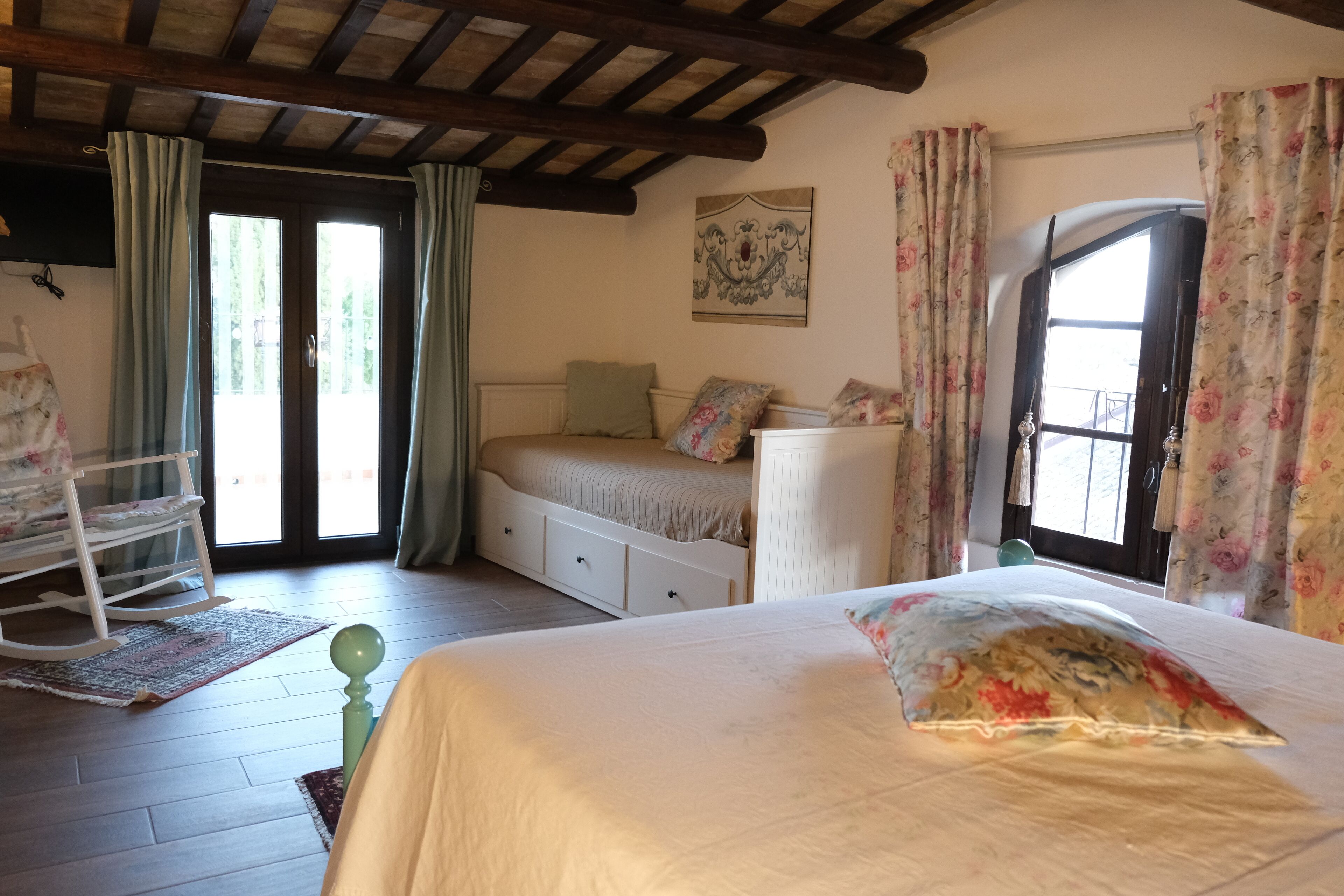 Deluxe-Suite, Terrasse | Individuell eingerichtet, Schreibtisch, laptopgeeigneter Arbeitsplatz