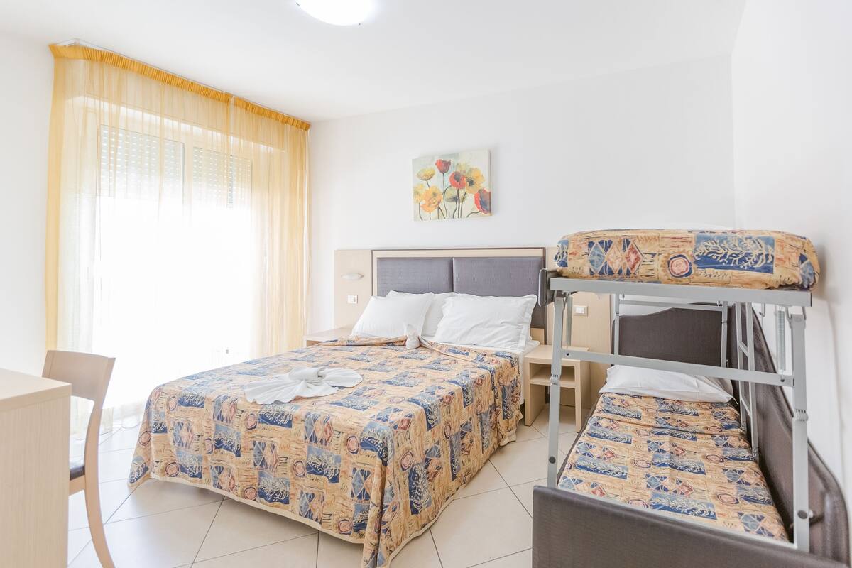 In-room safe, desk, WiFi (free), bed sheets