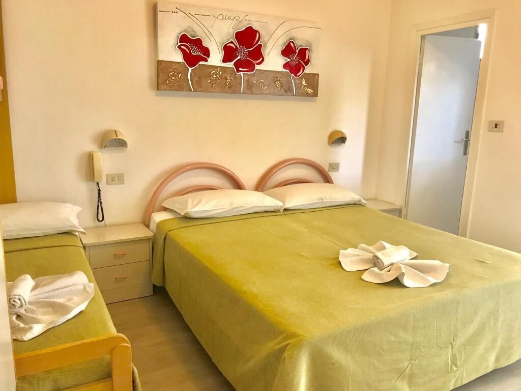 Kamar Triple Standar, balkon | Brankas, meja kerja, Wi-Fi gratis, dan seprai linen