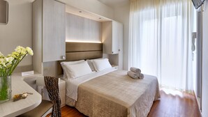 In-room safe, desk, WiFi (free), bed sheets - Hotel Bremen  (Rimini)