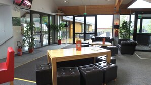 2 bar/lounge