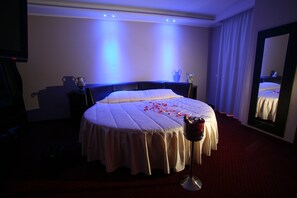 Suite | Safe på rommet, skrivebord, lydisolert og wi-fi (inkludert)