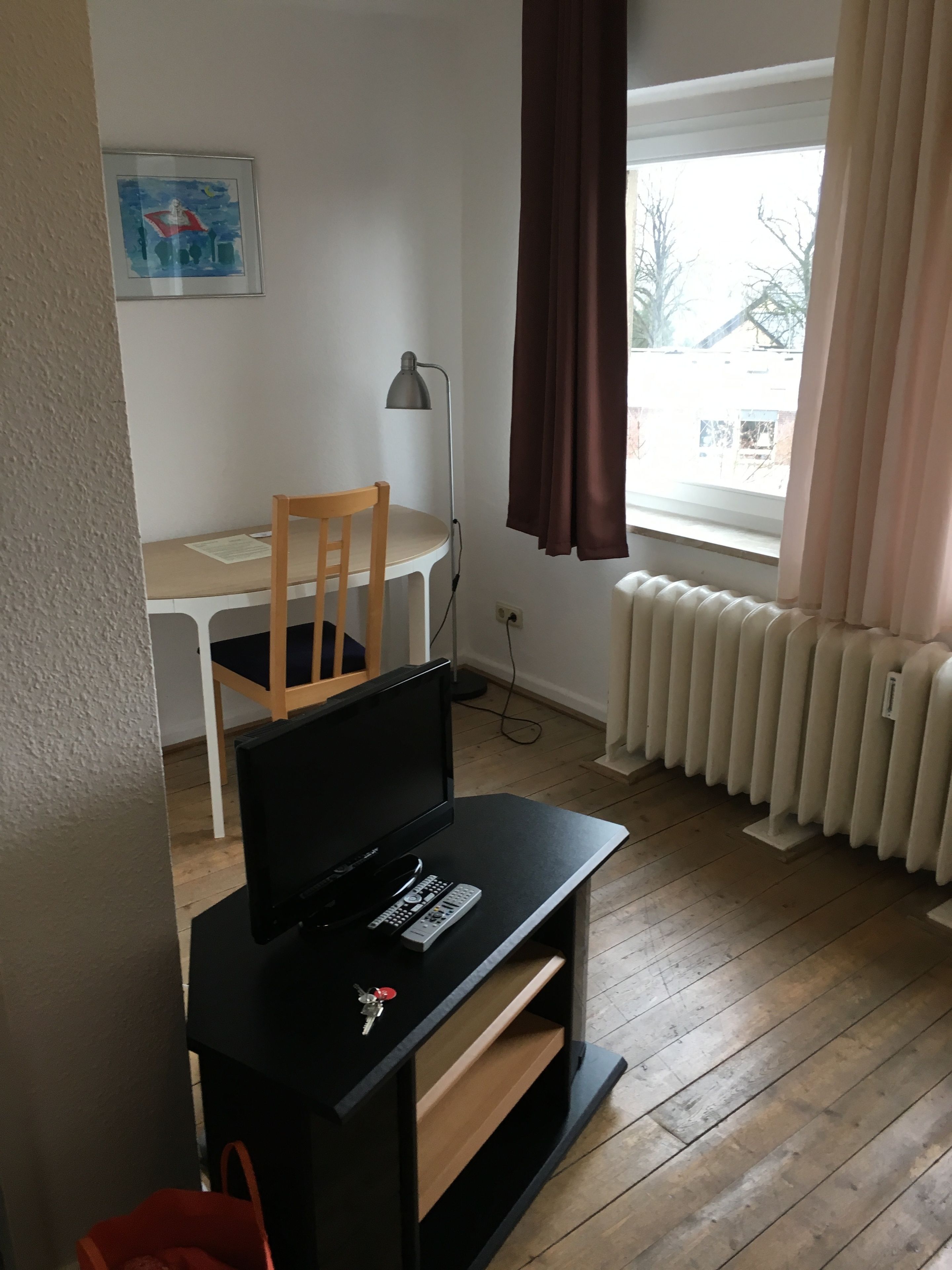 single room | living area | 32-inch flat-screen tv with satellite channels, tv