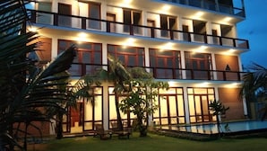 Front of property - Hi Win Holidays Cottage Chilaw (Chilaw)