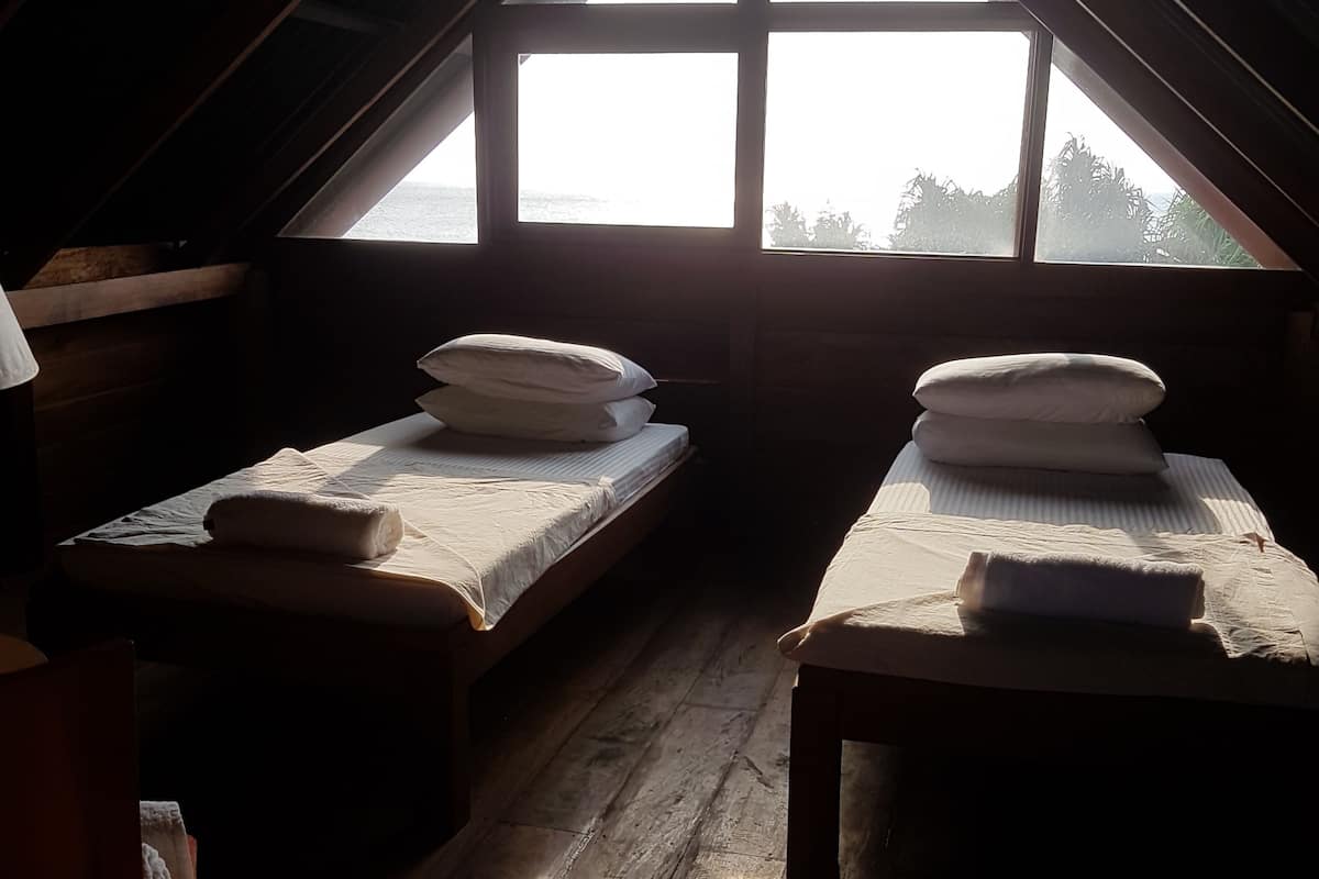 Quarto família, vista para o oceano (Non AC) | Frigobar, escrivaninha, quartos à prova de som, Wi-Fi de cortesia