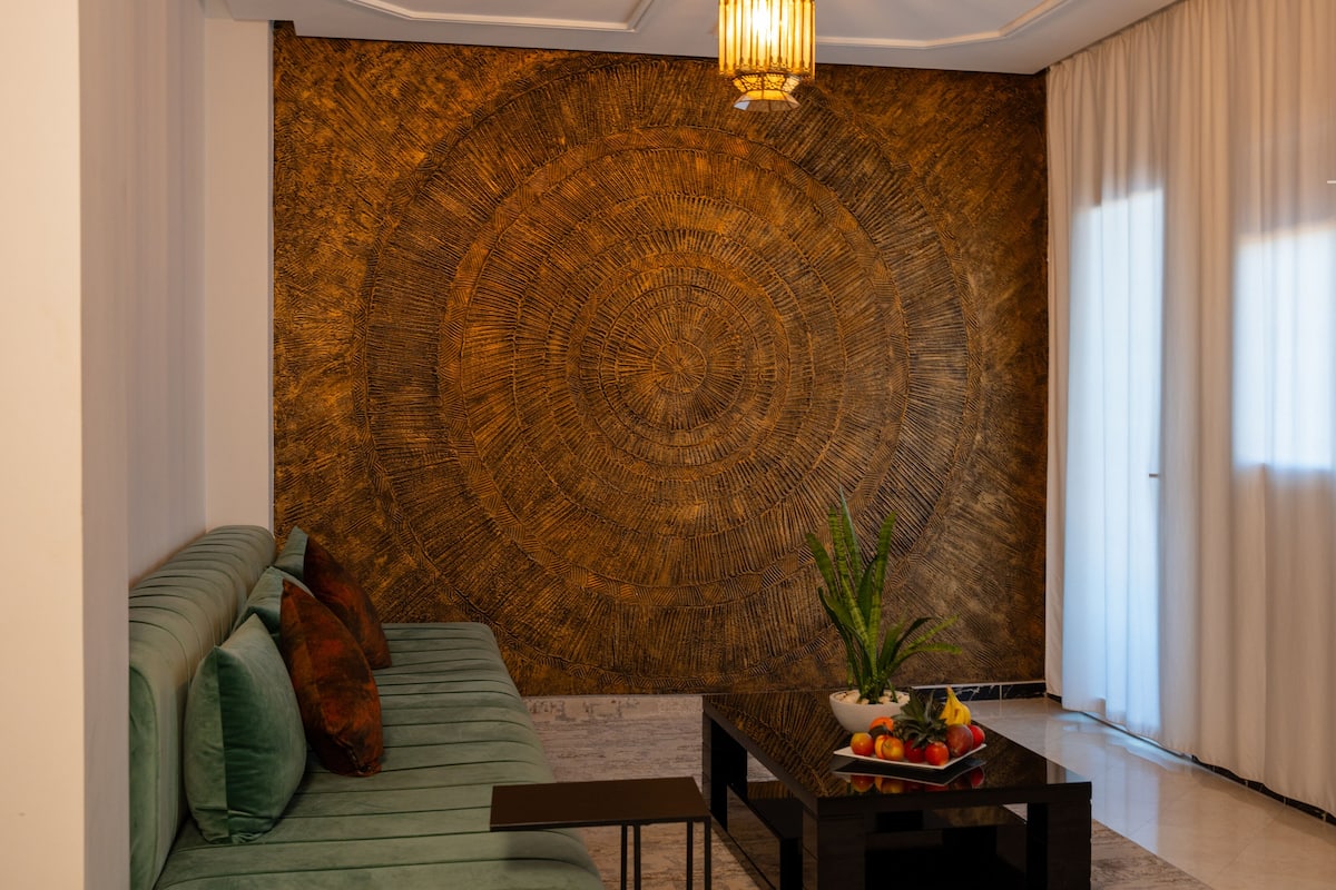 comfort room, canal view | individually decorated, blackout curtains, soundproofing