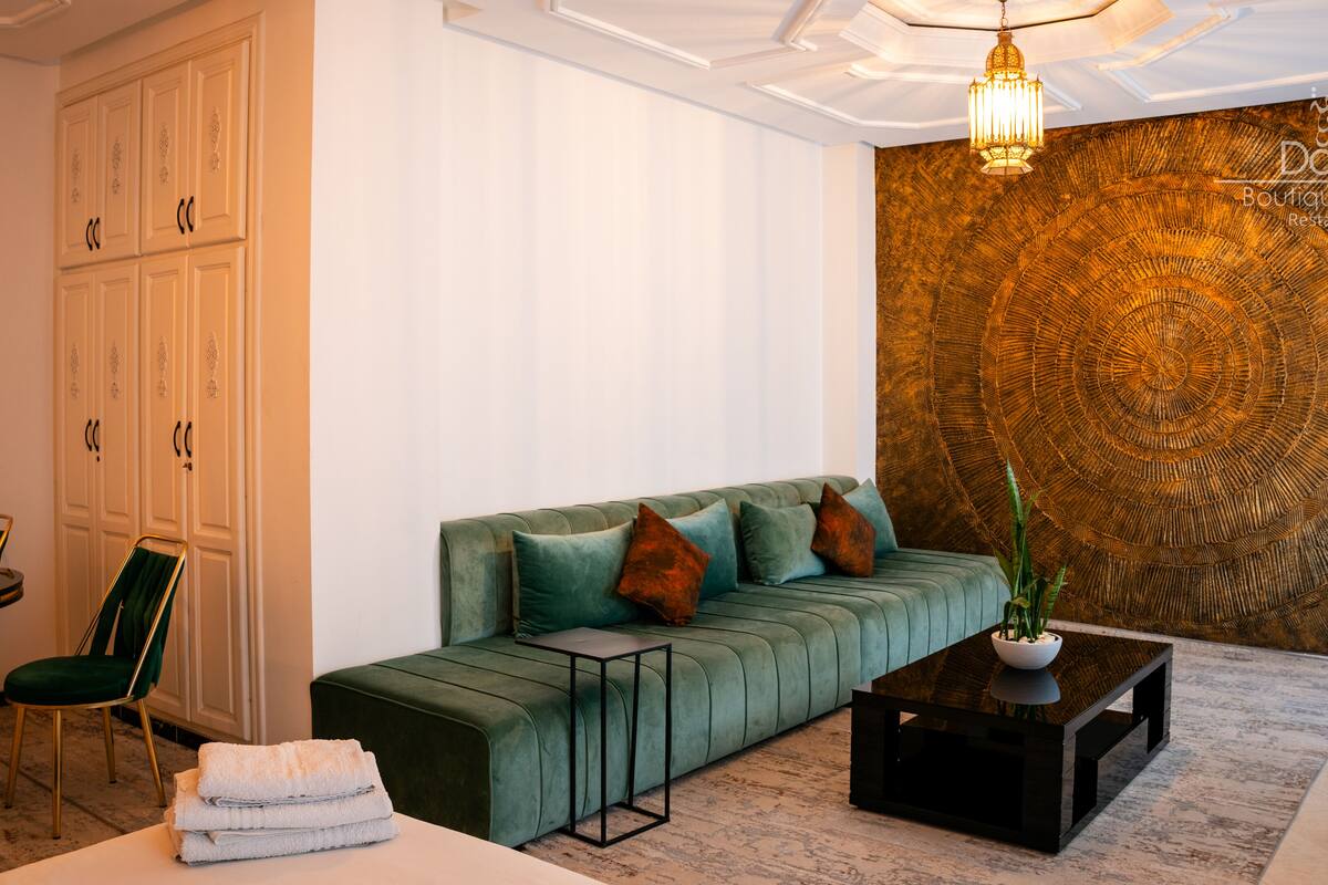 comfort room, canal view | individually decorated, blackout curtains, soundproofing