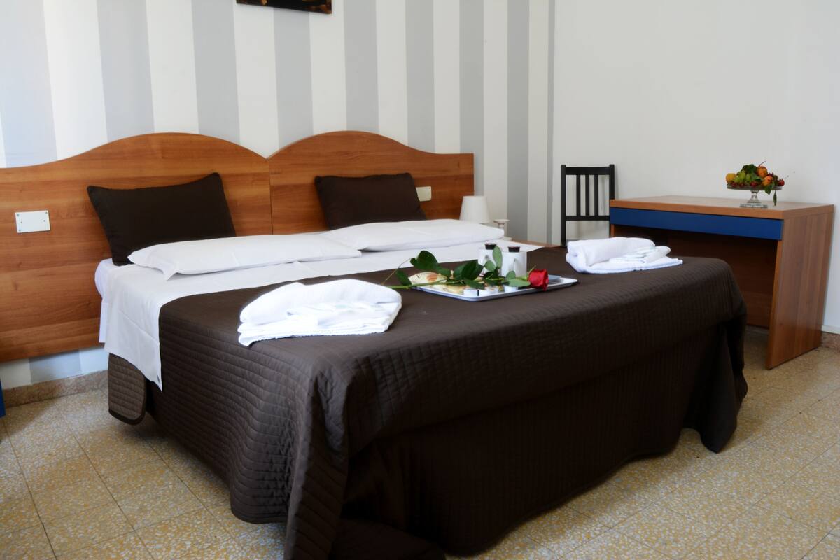 Double Room, Shared Bathroom | Cribs (free), rollaway beds (surcharge), WiFi (free)
