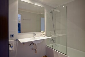 Shower, hair dryer, towels - Apartaments Les Dunes (Pals)