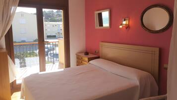 Appartement, 3 slaapkamers, terras, uitzicht op zee (DU 3H 318) | Een strijkplank/strijkijzer, babybedden, extra bedden, gratis wifi