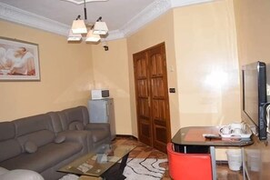 Studio, 1 chambre | Coin séjour | Télévisions à écran plasma