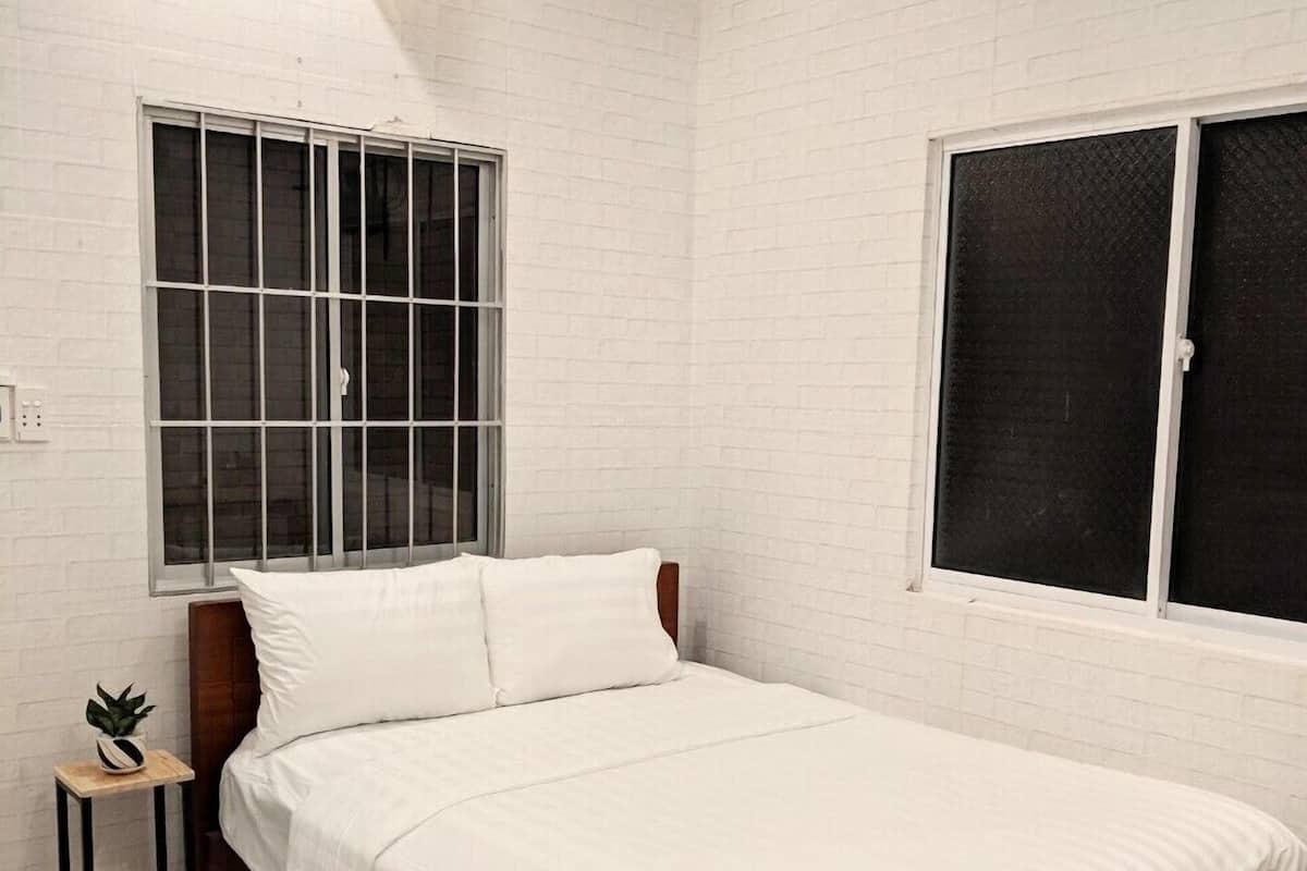 Executive Room, Balcony | Desk, soundproofing, iron/ironing board, rollaway beds