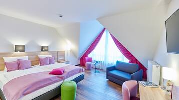 Superior dubbelrum - icke-rökare | VÀrdeförvaringsskÄp pÄ rummet, skrivbord och arbetsyta för laptop