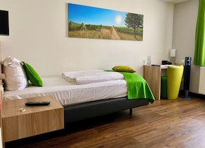 Classic Single Room, 1 Large Single Bed, Non Smoking | In-room safe, desk, laptop workspace, soundproofing - Das Crass (Nieder-Olm)