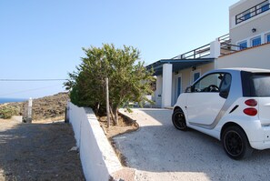 Studio, Accessible, Ground Floor | Parking
