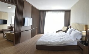 SUITE ROOM