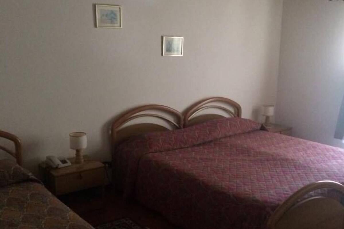 Triple Room | Free cribs/infant beds