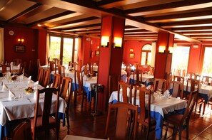 Restaurant - Hotel Arnal (Puertolas)