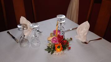 Desayuno buffet los fines de semana (EUR 9.50 por persona)