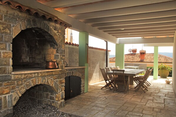 BBQ/picnic Area - Spacious Villa with a Swimming Pool (Piran)