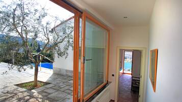 Deluxe Villa, Multiple Beds, Non Smoking, Garden View | Living area | TV