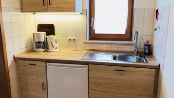 Apartemen, 2 Tempat Tidur Double, pemandangan gunung (1) | Dapur pribadi | Lemari es, ketel listrik, dan kursi makan untuk bayi