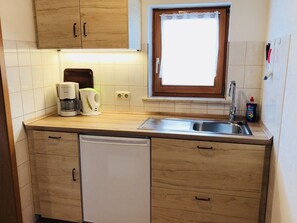 Apartment, 2 Double Beds, Mountain View (1) | Private kitchen