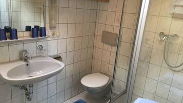 Apartment, Multiple Beds, Mountain View (2) | Rollaway beds, free WiFi, bed sheets