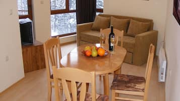 Standard Apartment, Park View | Living room