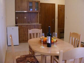 Standard Apartment, Park View | In-room dining - Iceberg Apart Hotel & SPA (Chepelare)