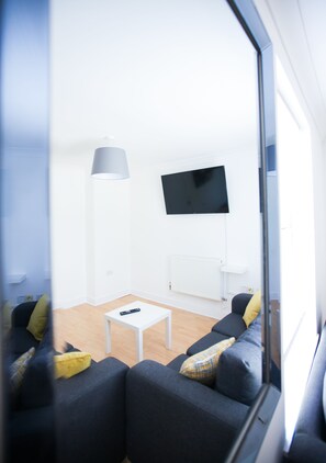 Appartement, 2 slaapkamers (Palmerston D) | Woonkamer | Flatscreentelevisie
