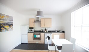 Apartment, 2 Bedrooms (Palmerston D) | Private kitchen