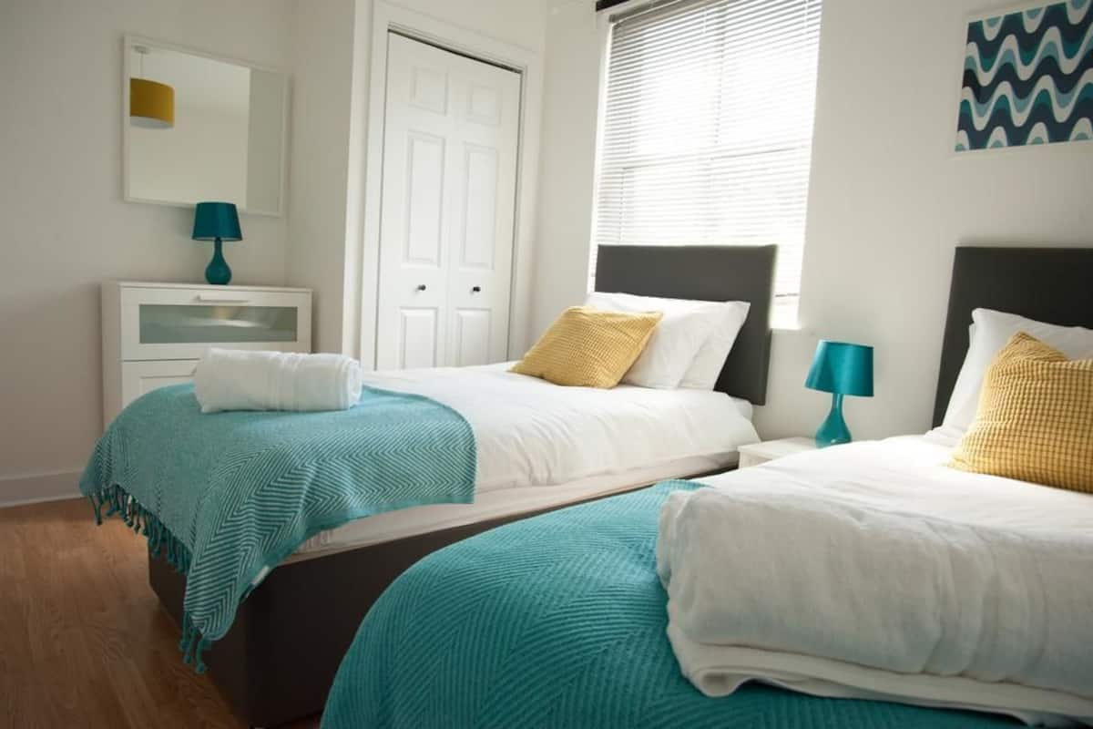 2 bedrooms, desk, iron/ironing board, WiFi (free)