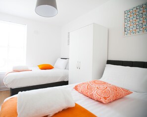 Appartement, 2 slaapkamers (Palmerston D) | 2 slaapkamers, een bureau, een strijkplank/strijkijzer, gratis wifi