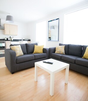 Apartment, 2 Bedrooms (Palmerston D) | Living room