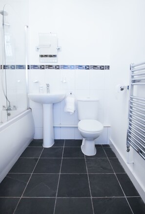 Apartment, 2 Bedrooms (Palmerston D) | Bathroom