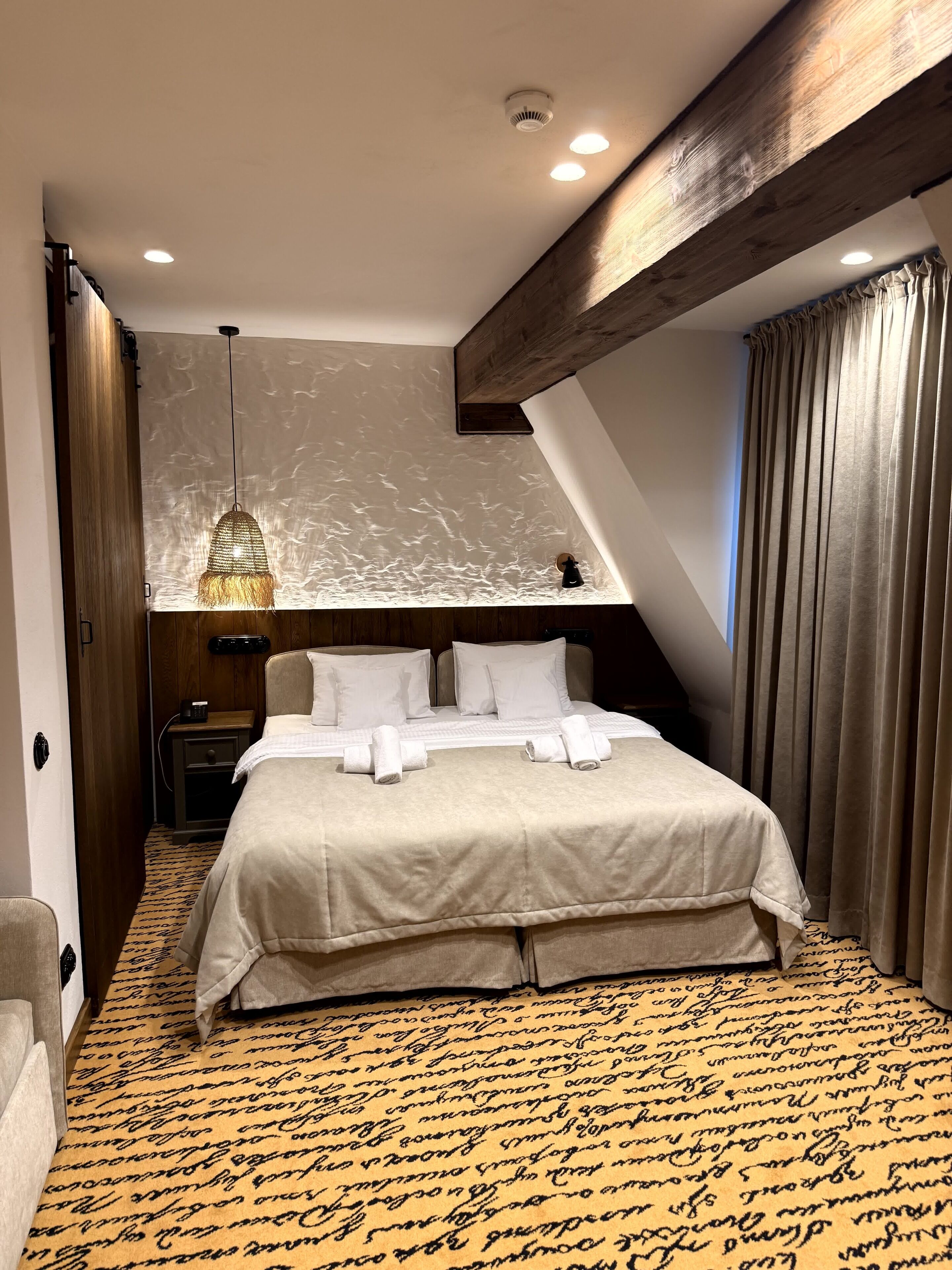 Deluxe Room | Premium bedding, laptop workspace, blackout drapes, free WiFi