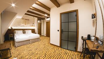 Deluxe Room | Premium bedding, blackout drapes, free WiFi, bed sheets