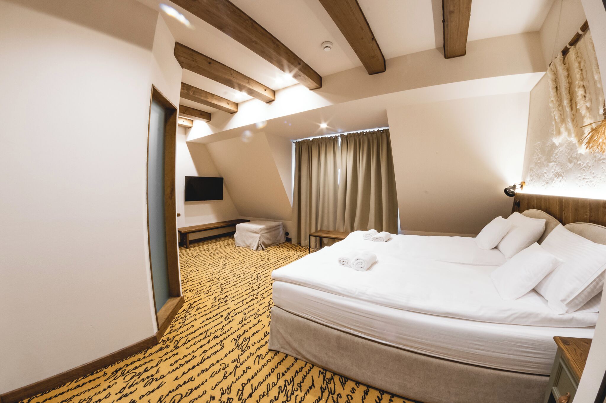 Literie de qualité supérieure, rideaux occultants, Wi-Fi gratuit